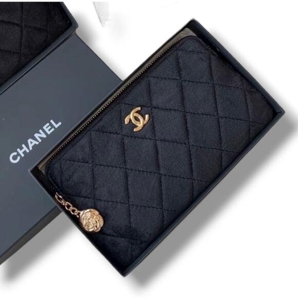 Chanel Beauty Black Velvet Wristlet - New in Box - Picture 1 of 7